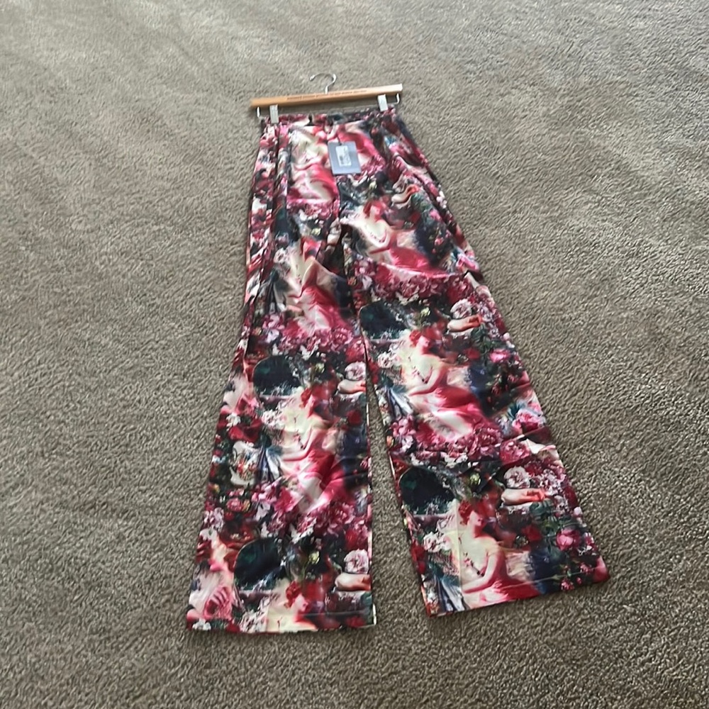 Pretty Little Thing high waisted floral pants. Never worn, new with tags